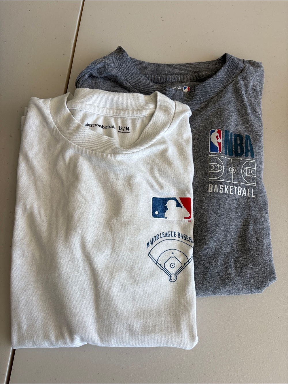 abercrombie kids White & Gray MLB and NBA Graphic Short Sleeve Tees Sz 13/14
